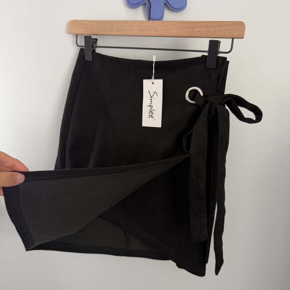 Simplee Medium NEW Black Mini Skirt Slit Cut Side Tie - Picture 2 of 10